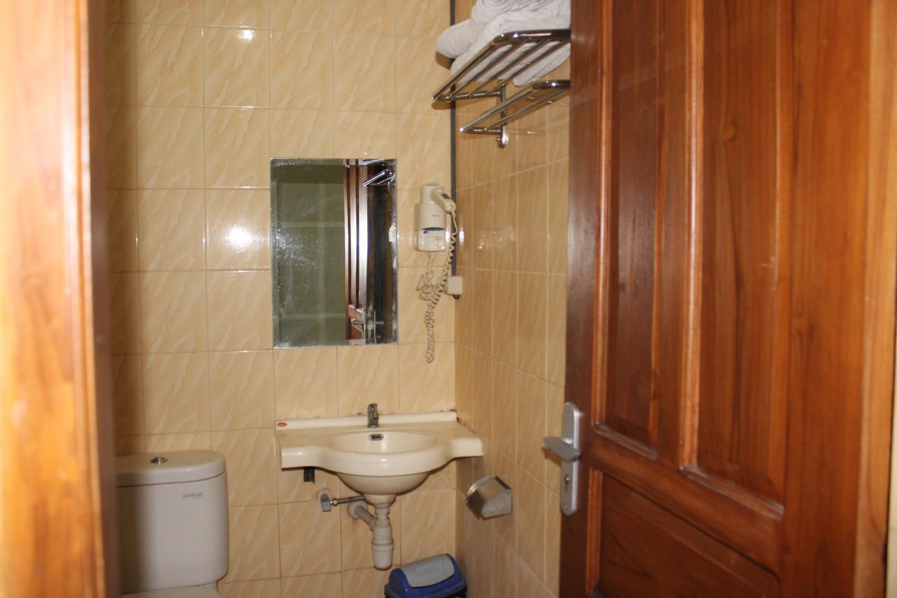 Cepu Sinar Bintang Hotel מראה חיצוני תמונה